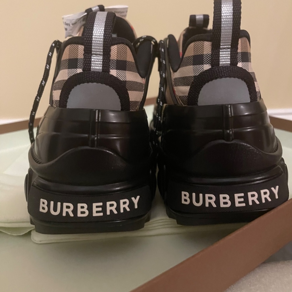Men’s Burberry sneakers - Picture 2 of 11
